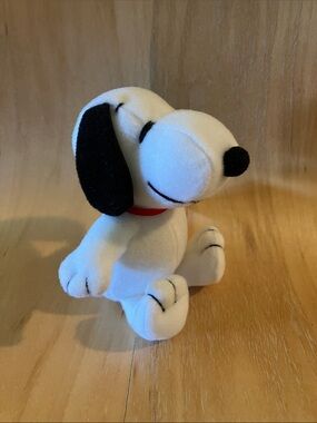 Peanuts Plush Snoopy Wendys Kids Meal 2006
